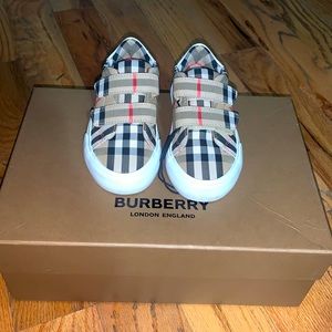 Burberry toddler Sneaker Size 9
